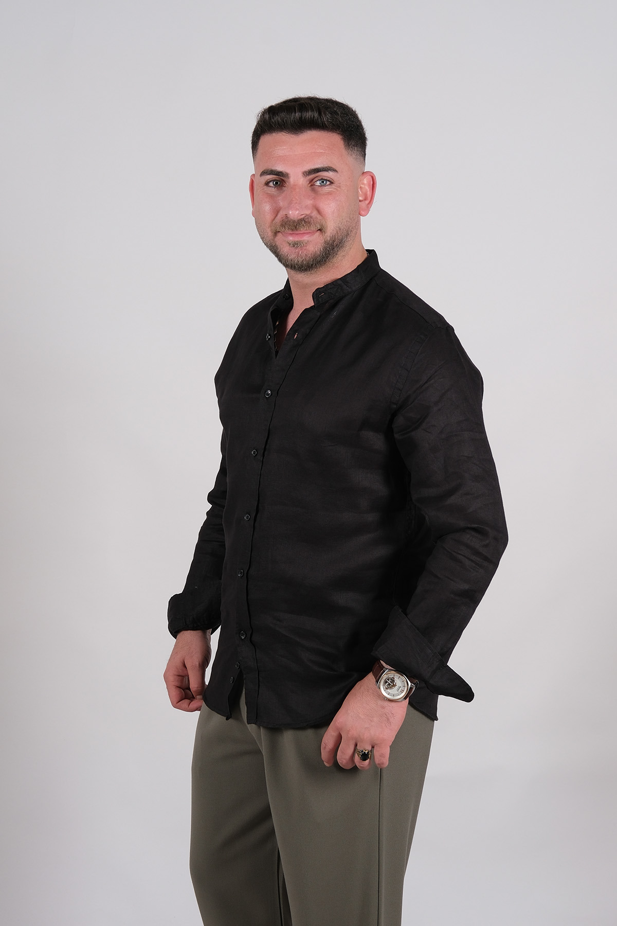 SİYAH HAKİM YAKA KETEN GÖMLEK