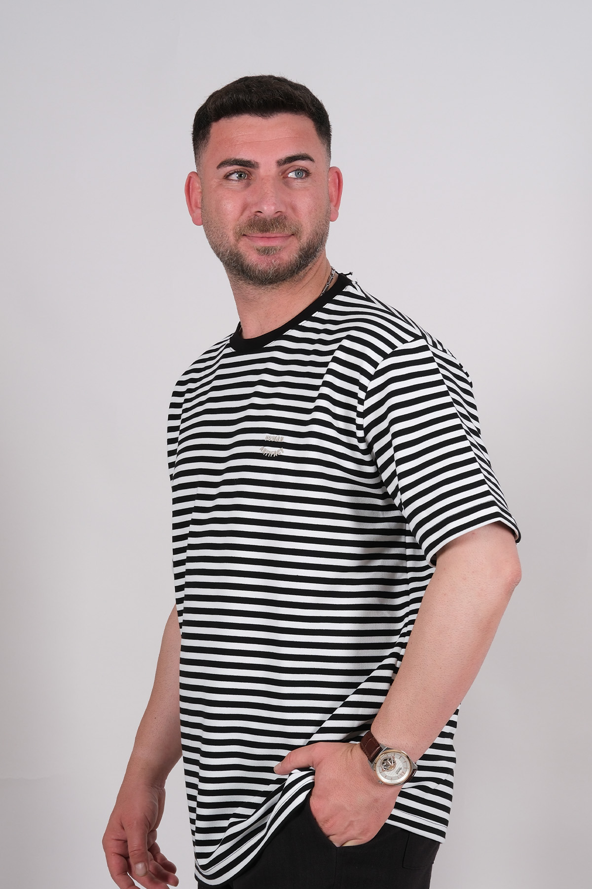 ÇİZGİLİ SİYAH TİŞÖRT