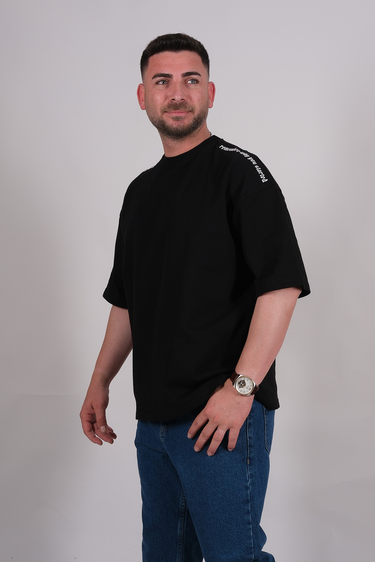 OMUZ DETAYLI SİYAH TİŞÖRT