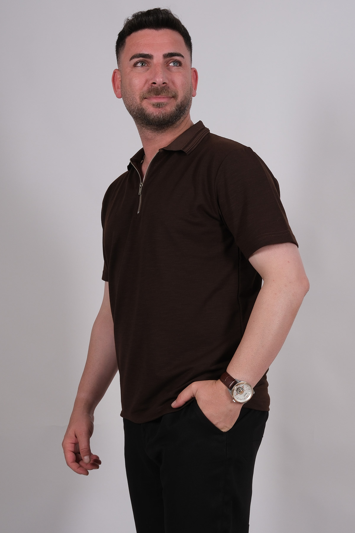 YAKA FERMUARLI TİŞÖRT KAHVE